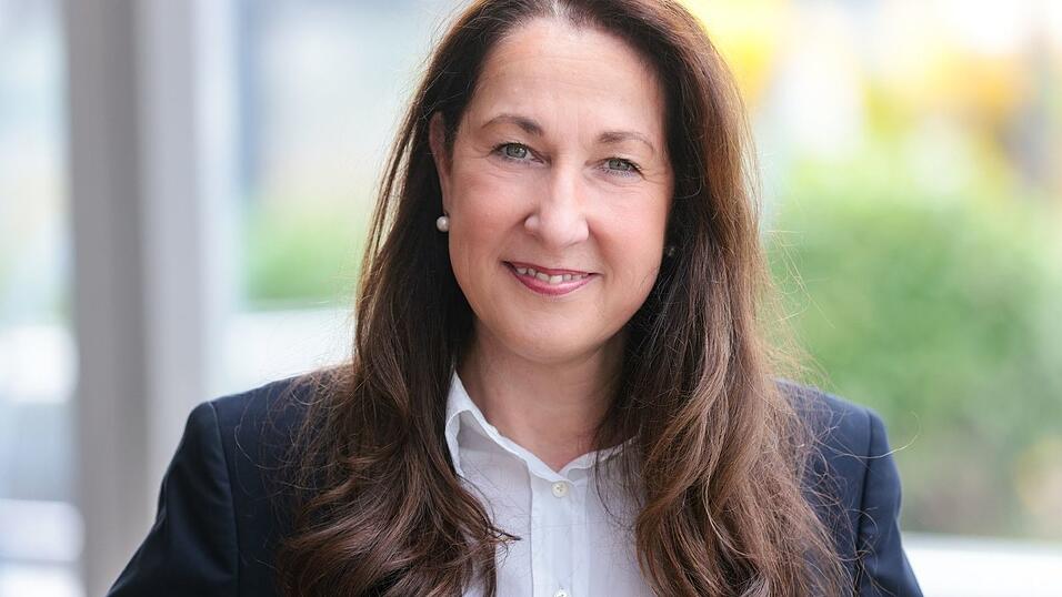Gegen die Adoptivtochter von Iris Stalzer (Foto) hat die Staatsanwaltschaft jetzt einen Haftbefehl erwirkt. (Archivbild) Gegen die Adoptivtochter von Iris Stalzer (Foto) hat die Staatsanwaltschaft jetzt einen Haftbefehl erwirkt. (Archivbild)