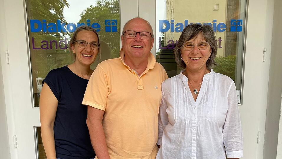 Martina Krämer-Kränsel (von links), Rüdiger Schäfer und Therese Skordou kümmern sich bei der Diakonie um die Gruppenangebote. Martina Krämer-Kränsel (von links), Rüdiger Schäfer und Therese Skordou kümmern sich bei der Diakonie um die Gruppenangebote.