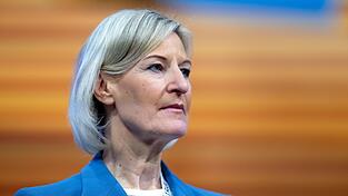 Das Europäische Parlament blockiert bis auf Weiteres Betrugsermittlungen gegen die CSU-Vizevorsitzende und Europaabgeordnete Angelika Niebler. Das Europäische Parlament blockiert bis auf Weiteres Betrugsermittlungen gegen die CSU-Vizevorsitzende und Europaabgeordnete Angelika Niebler.