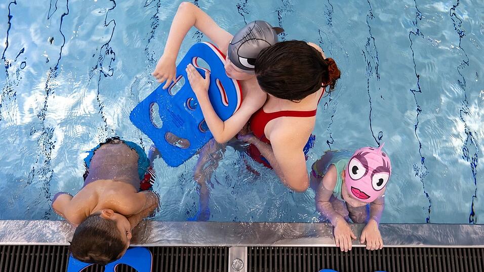 Viele Kinder lernen zu sp&auml;t und nicht gut genug schwimmen. (Symbolbild)