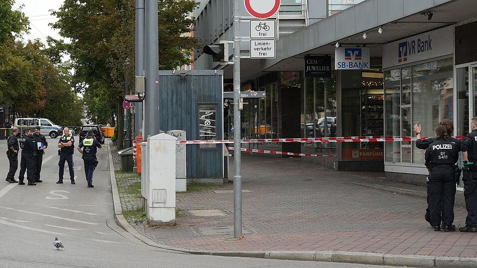 Bei der Explosion in der Passage eines Geschäftshauses wurden mehrere Schaufenster beschädigt. (Archivbild) Bei der Explosion in der Passage eines Geschäftshauses wurden mehrere Schaufenster beschädigt. (Archivbild)