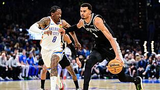 Die Thunder fanden gegen Spurs-Star Victor Wembanyama (r) selten ein defensives Mittel.