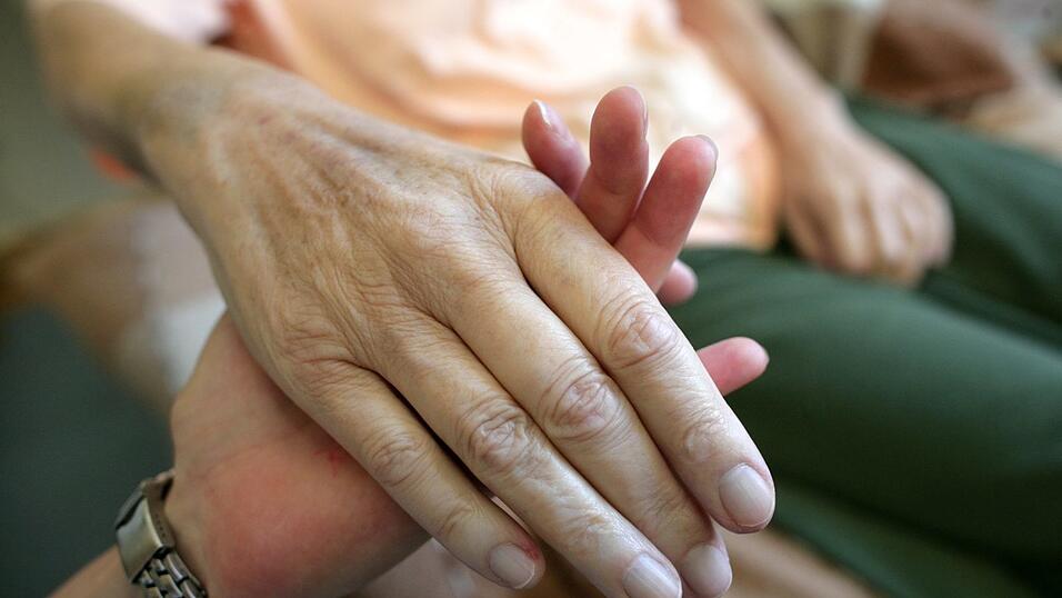 Wie hält man das aus? Die vielen Abschiede? 'Der Moment zählt', sagt Dr. Carmen Müller. Wie hält man das aus? Die vielen Abschiede? 'Der Moment zählt', sagt Dr. Carmen Müller.