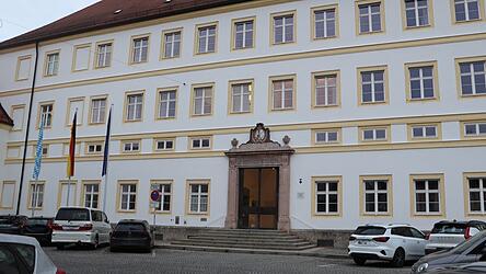 Bei der Regierung von Niederbayern f&auml;llt m&ouml;glicherweise am Montag die Entscheidung, ob die Jungen W&auml;hler zur Stadtratswahl zugelassen werden oder nicht.