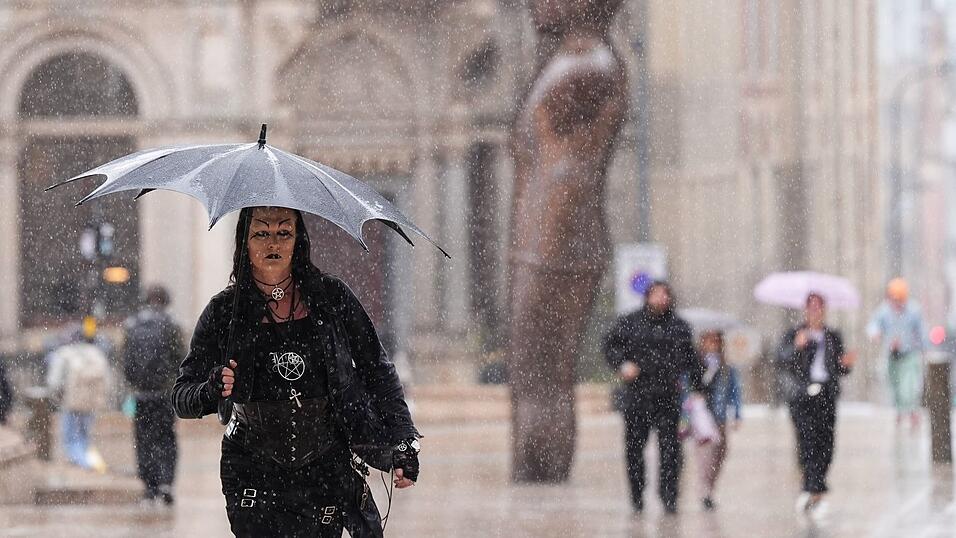 Sturm Floris sorgt für Unwetter in Großbritannien und Irland.
