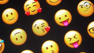 Es gibt schon sehr viele Emojis. Doch es kommen noch immer welche hinzu. (Symbolbild) Es gibt schon sehr viele Emojis. Doch es kommen noch immer welche hinzu. (Symbolbild)