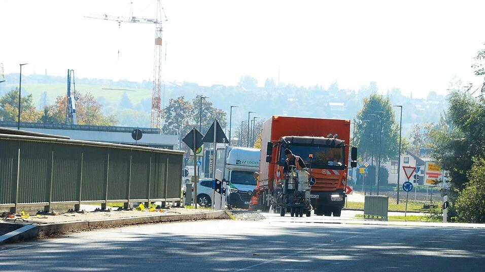 Am Montag wurden Markierungsarbeiten durchgeführt. Ansonsten ist die Baumaßnahme abgeschlossen. Am Montag wurden Markierungsarbeiten durchgeführt. Ansonsten ist die Baumaßnahme abgeschlossen.