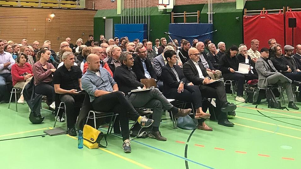 Alle Stühle waren bei der Bürgerversammlung besetzt. Alle Stühle waren bei der Bürgerversammlung besetzt.