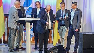 In der Bayern-AfD tobt ein Machtkampf. In der Bayern-AfD tobt ein Machtkampf.