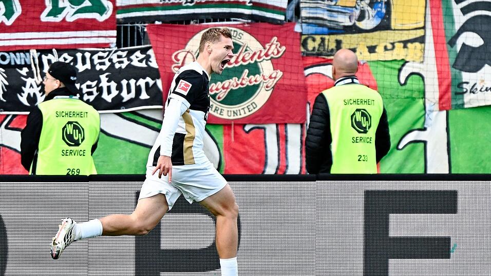 Torschütze Lasse Günther jubelt nach dem 2:0. Torschütze Lasse Günther jubelt nach dem 2:0.