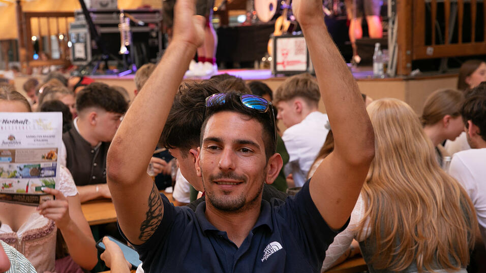 Die Partybilder vom Montag,11. August, aus dem Festzelt Nothaft. Die Partybilder vom Montag,11. August, aus dem Festzelt Nothaft.