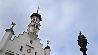 Der Mitarbeiter der Stadt Kempten sitzt inzwischen in Untersuchungshaft. (Symbolbild) Der Mitarbeiter der Stadt Kempten sitzt inzwischen in Untersuchungshaft. (Symbolbild)
