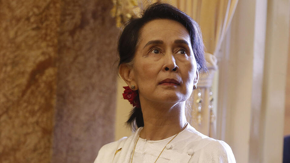 Aung San Suu Kyi ruft das Volk zum Widerstand gegen die Generale auf. Aung San Suu Kyi ruft das Volk zum Widerstand gegen die Generale auf.