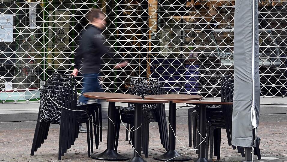 Weil viele Geschäfte schließen mussten, blieben Fußgängerzonen leer. (Archivbild)