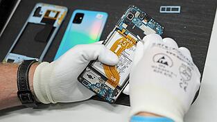 Das eigene Smartphone reparieren zu lassen ist nachhaltiger, als sich ein neues Gerät zuzulegen.