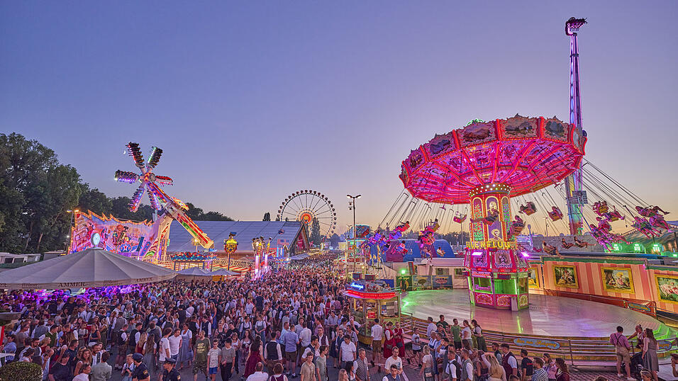 Es sei ein sehr heißes, erfolgreiches und sehr friedliches Gäubodenvolksfest gewesen, schreiben die Organisatoren in einer Pressemitteilung. Es sei ein sehr heißes, erfolgreiches und sehr friedliches Gäubodenvolksfest gewesen, schreiben die Organisatoren in einer Pressemitteilung.