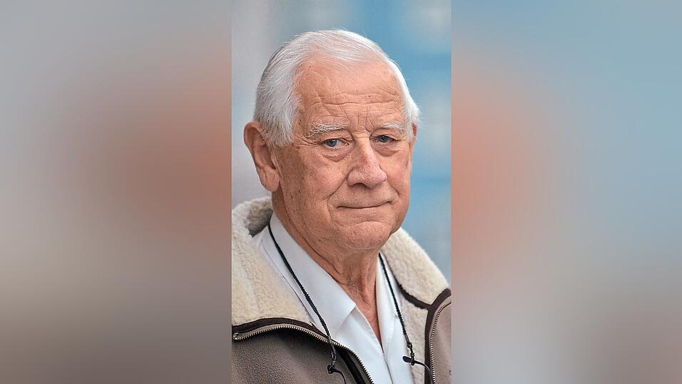 Als 'ein v&auml;terlicher Freund der Sch&uuml;ler' wurde Johannes Jarosch bei seiner Verabschiedung als Schulleiter bezeichnet. Jetzt ist er in seinem 90. Lebensjahr gestorben.