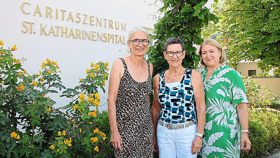 Die Bedürfnisse der ihnen anvertrauten Patienten liegen ihnen besonders am Herzen (v.l.): geschäftsführende Vorständin Manuela Stephan, die vormalige Pflegedienstleiterin Helga Schütz und ihre Nachfolgerin Larissa Husser. Die Bedürfnisse der ihnen anvertrauten Patienten liegen ihnen besonders am Herzen (v.l.): geschäftsführende Vorständin Manuela Stephan, die vormalige Pflegedienstleiterin Helga Schütz und ihre Nachfolgerin Larissa Husser.