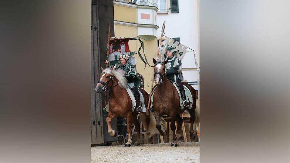 Eindr&uuml;cke von der Gruppe 'blau', die am Freitagabend die Drachenstich-Premiere gespielt hat.