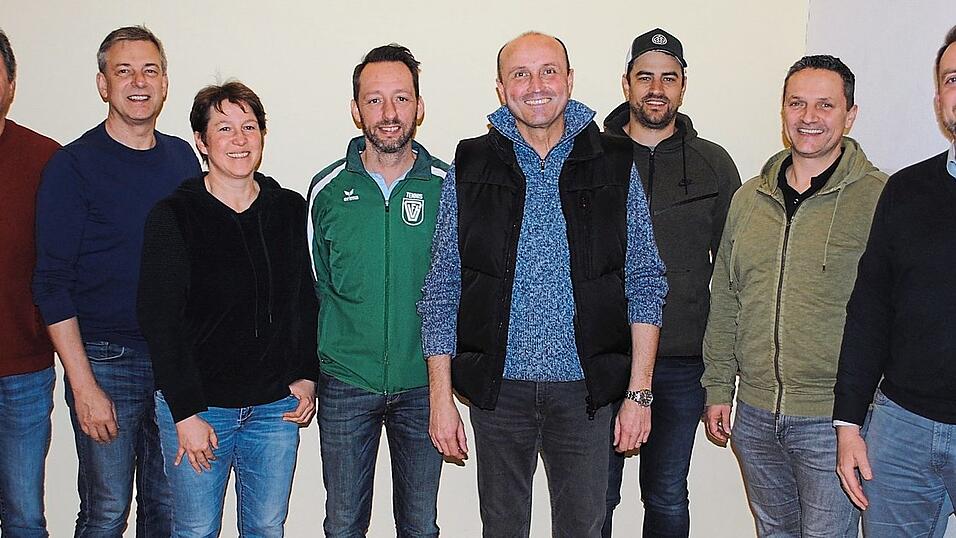 Die neugewählte Tennisführung der FVgg Gammelsdorf: (v. l.) Sportwart Wolfgang Bichlmeier, Kassier Norbert Bauer, Bärbel Weber (Ausschuss), Abteilungsvize Bernhard Neu, Abteilungsleiter Michael Schmidt, Bernhard Oberloher jun. (Ausschuss), Jugendwart Thomas Wallhöfer und Markus Riedl (Ausschuss). Die neugewählte Tennisführung der FVgg Gammelsdorf: (v. l.) Sportwart Wolfgang Bichlmeier, Kassier Norbert Bauer, Bärbel Weber (Ausschuss), Abteilungsvize Bernhard Neu, Abteilungsleiter Michael Schmidt, Bernhard Oberloher jun. (Ausschuss), Jugendwart Thomas Wallhöfer und Markus Riedl (Ausschuss).