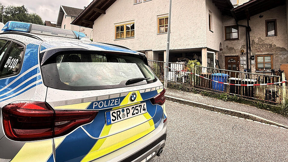In dem Haus in Zwiesel sind drei Leichen gefunden worden In dem Haus in Zwiesel sind drei Leichen gefunden worden