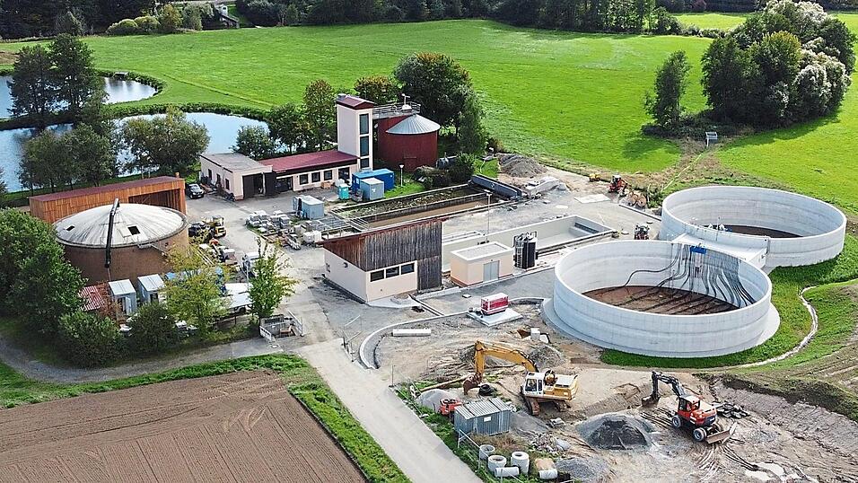 Der Neubau der Kläranlage ist die größte und teuerste Einzelbaumaßnahme, die die Stadt Rötz bislang stemmen musste. Der Neubau der Kläranlage ist die größte und teuerste Einzelbaumaßnahme, die die Stadt Rötz bislang stemmen musste.