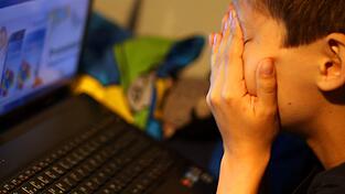 Schon Grundschüler sind Ziel von Cyberattacken sein. (Archivbild) Schon Grundschüler sind Ziel von Cyberattacken sein. (Archivbild)