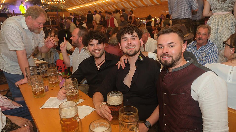 Die Partybilder vom Dienstag, 15. August 2023, aus dem Festzelt Nothaft. Die Partybilder vom Dienstag, 15. August 2023, aus dem Festzelt Nothaft.