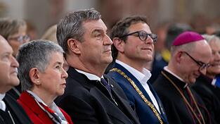Prominente G&auml;ste waren kurz vor der Er&ouml;ffnung des Katholikentags in der W&uuml;rzburger Residenz zusammengekommen.
