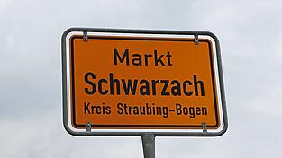 Zum zweiten Mal wurde der fast identische Bauantrag eingereicht - der Schwarzacher Gemeinderat lehnte ihn jedoch am Mittwochabend einstimmig ab. Zum zweiten Mal wurde der fast identische Bauantrag eingereicht - der Schwarzacher Gemeinderat lehnte ihn jedoch am Mittwochabend einstimmig ab.