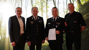 Landrat Werner Bumeder (v. l.), der künftige Kreisbrandrat Max Schraufnagl, der künftige Kreisbrandinspektor Johannes Pichlmayr und Ulrich Schüll, Sachgebietsleiter öffentliche Sicherheit und Ordnung Landrat Werner Bumeder (v. l.), der künftige Kreisbrandrat Max Schraufnagl, der künftige Kreisbrandinspektor Johannes Pichlmayr und Ulrich Schüll, Sachgebietsleiter öffentliche Sicherheit und Ordnung