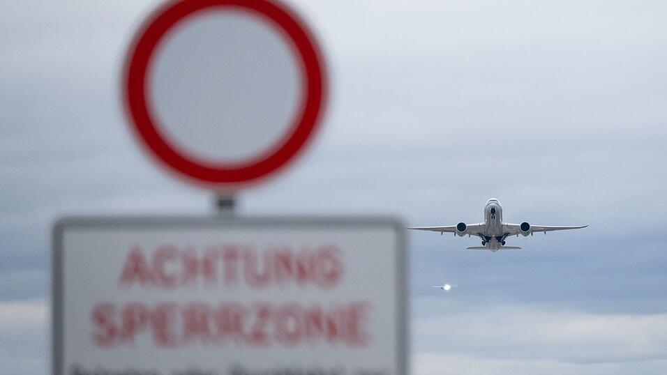 Hunderte Flüge fallen am Münchner Flughafen aus (Archivbild).