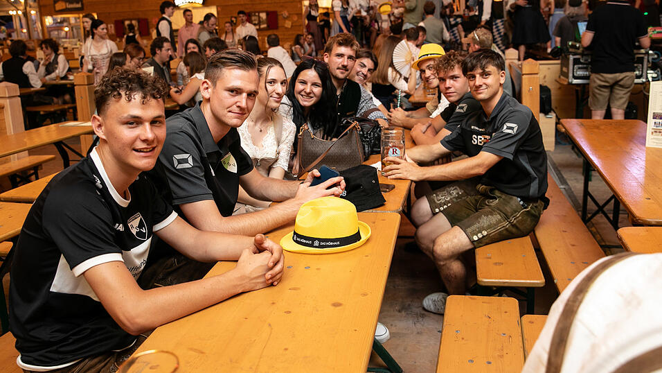 Die Partybilder vom Montag, 11. August, aus dem Festzelt Reisinger. Die Partybilder vom Montag, 11. August, aus dem Festzelt Reisinger.