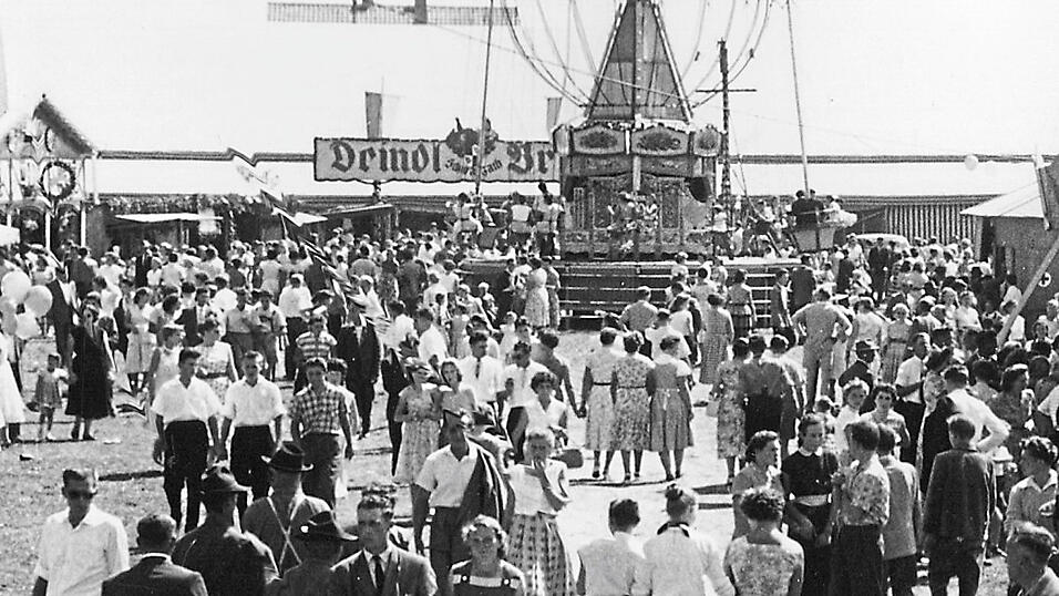 Die Festwiese auf dem Anger (Aufnahme von 1958) Die Festwiese auf dem Anger (Aufnahme von 1958)