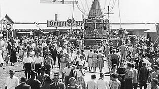 Die Festwiese auf dem Anger (Aufnahme von 1958) Die Festwiese auf dem Anger (Aufnahme von 1958)