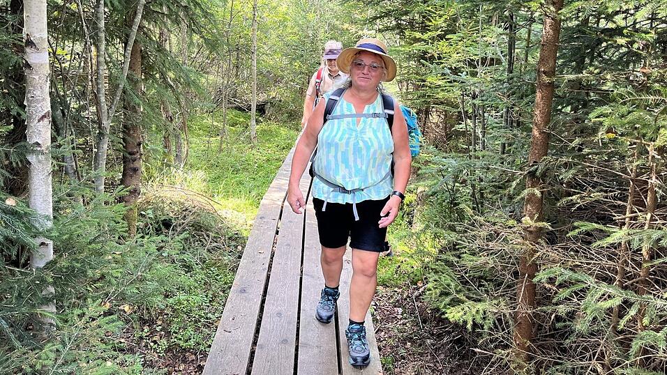 Christina ist extra aus Landshut angereist. Sie ist regelmäßig bei den Wanderungen dabei Christina ist extra aus Landshut angereist. Sie ist regelmäßig bei den Wanderungen dabei