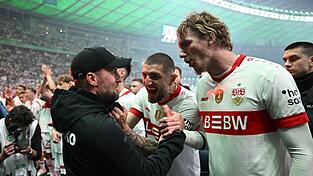 Nick Woltemade (r) will zum FC Bayern wechseln.
