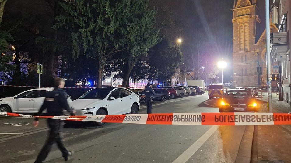 Nach dem Vorfall in der Gie&szlig;ener Innenstadt mit vier Verletzten hat die Polizei neue Ermittlungsergebnisse genannt.