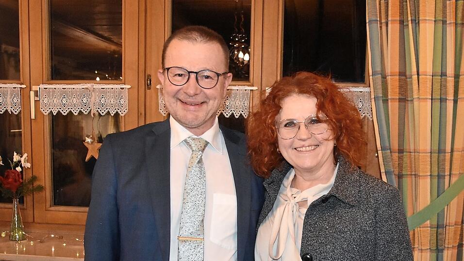 Landratskandidat Andreas Fischer und Biburgs Bürgermeisterin Bettina Danner belegen die ersten beiden Listenplätze der SLU. Landratskandidat Andreas Fischer und Biburgs Bürgermeisterin Bettina Danner belegen die ersten beiden Listenplätze der SLU.