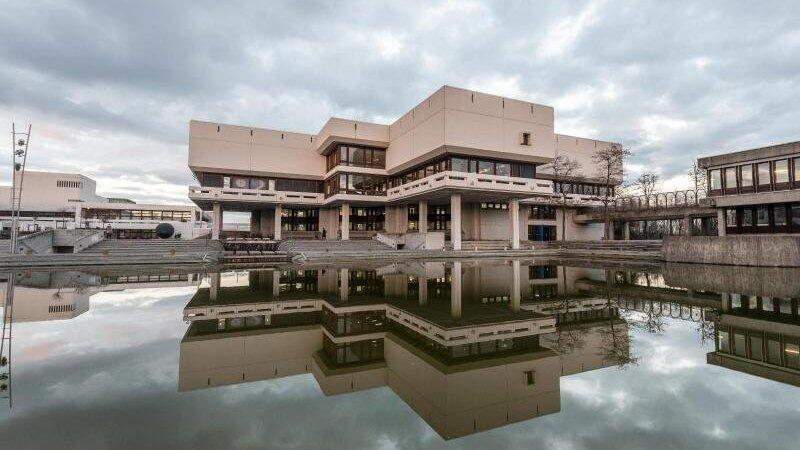Ausgerechnet zum Beginn der Vorlesungen nach der Winterpause mussten viele Studierende der Uni Regensburg direkt mit Eiseskälte kämpfen. (Symbolbild)