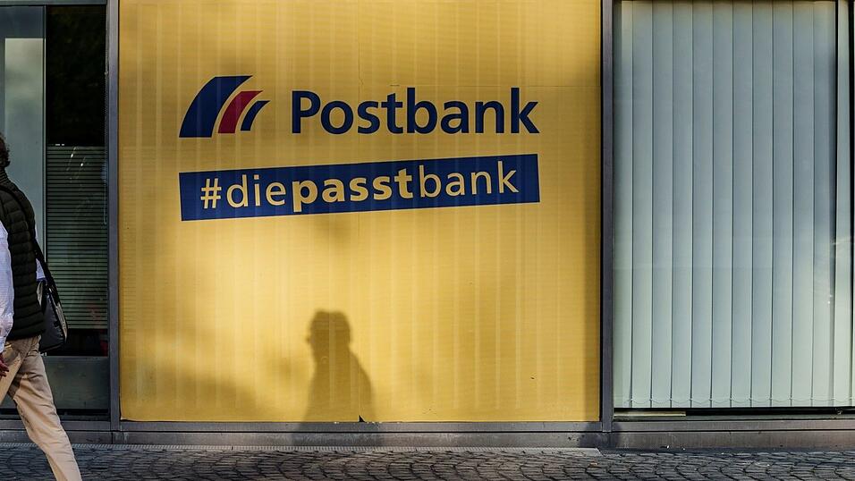 Im Tarifkonflikt bei der Postbank macht Verdi erneut mit Warnstreiks Druck. (Archivbild) Im Tarifkonflikt bei der Postbank macht Verdi erneut mit Warnstreiks Druck. (Archivbild)