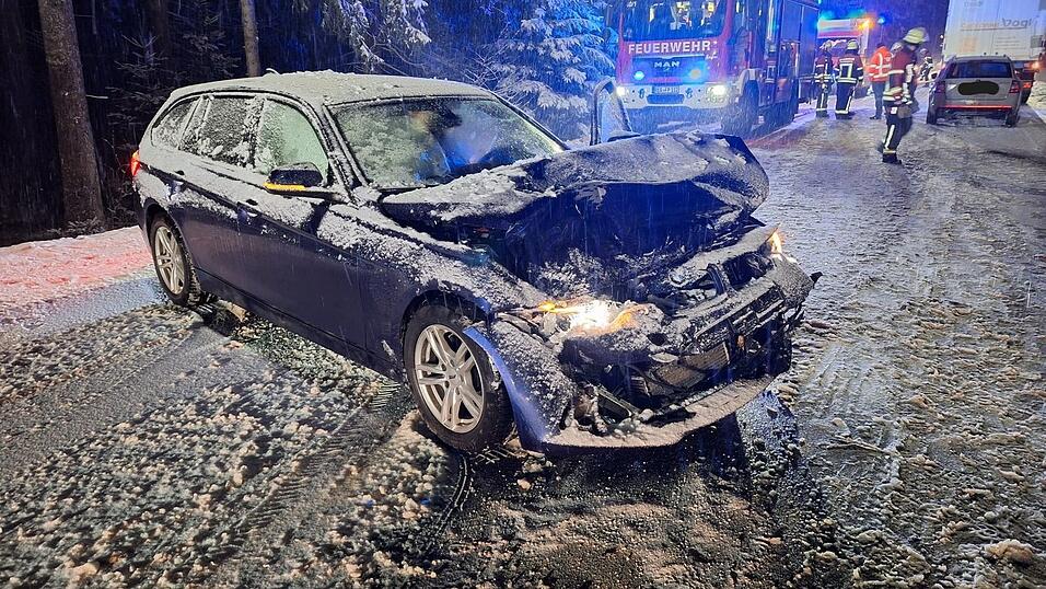 Ein Unfall mit einer Leichtverletzten ereignete sich am Donnerstag gegen 6.30 Uhr auf der B85.