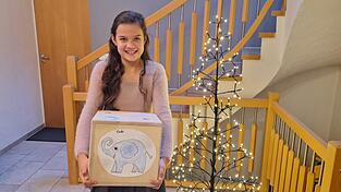 Laura Einhellig mit der Spendenbox, die sich heuer hoffentlich wieder kräftig füllen wird. Laura Einhellig mit der Spendenbox, die sich heuer hoffentlich wieder kräftig füllen wird.