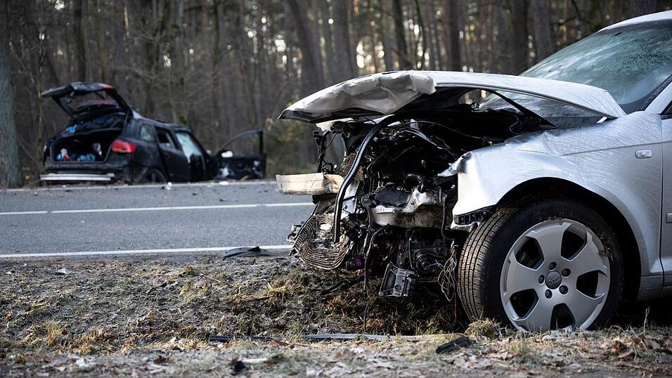 Die Gesamtzahl der Verkehrsunfälle bleibt nahezu konstant. (Symbolbild) Die Gesamtzahl der Verkehrsunfälle bleibt nahezu konstant. (Symbolbild)
