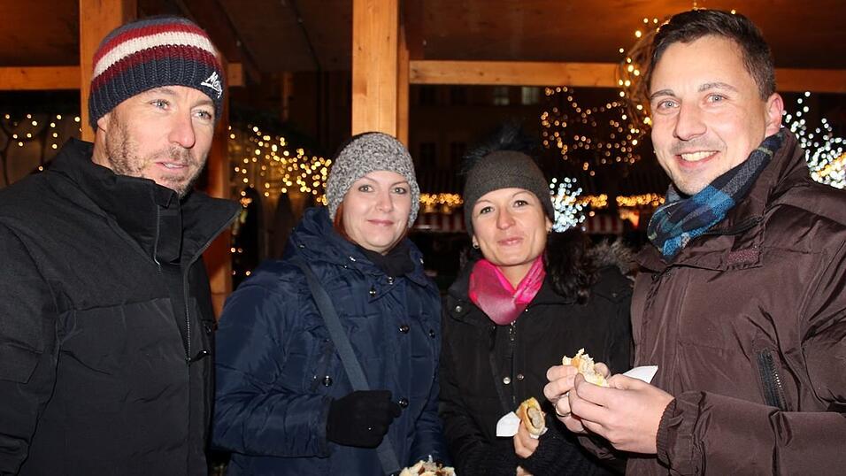 Der Christkindlmarkt und die Weihnachtspyramide geh&ouml;ren in der Adventszeit zu den beliebtesten Treffpunkten in Landshut.