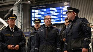 Am Münchner Hauptbahnhof war Bundesinnenminister Alexander Dobrindt (CSU) dabei. (Archivfoto) Am Münchner Hauptbahnhof war Bundesinnenminister Alexander Dobrindt (CSU) dabei. (Archivfoto)