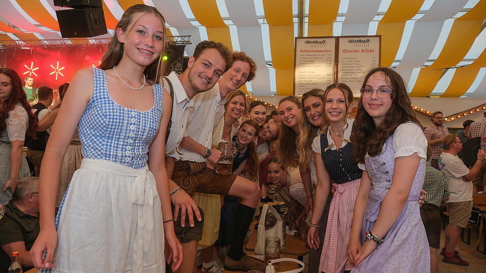 Die Partybilder vom Mittwoch, 16. August 2023, aus dem Festzelt Nothaft. Die Partybilder vom Mittwoch, 16. August 2023, aus dem Festzelt Nothaft.