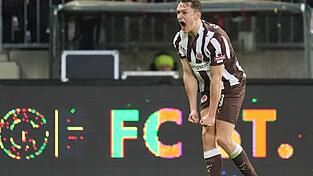 Martijn Kaars jubelt über seinen Treffer zum 1:0 für den FC St. Pauli. Martijn Kaars jubelt über seinen Treffer zum 1:0 für den FC St. Pauli.