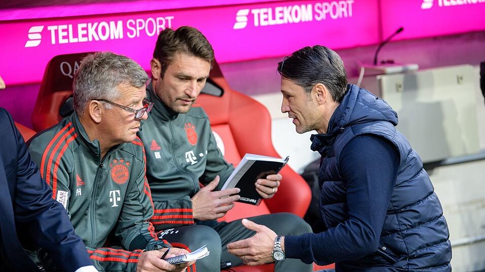 Niko Kovac (r) trauert um Trainer-Legende Peter Hermann (l). (Archivfoto)