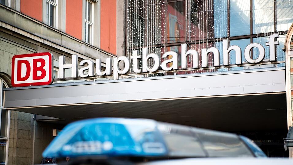 Nach seiner Festnahme wurde der 17-J&auml;hrige in eine psychiatrische Klinik gebracht. (Symbolbild)
